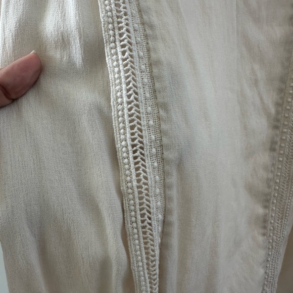 41 Hawthorn White Ivory V-neck lace detailed blouse size medium - Picture 3 of 6